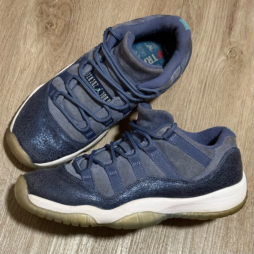Nike Air Jordan 11 Retro Low GS Blue Moon 580521-408 Size 6.5Y… Women’s Size 8